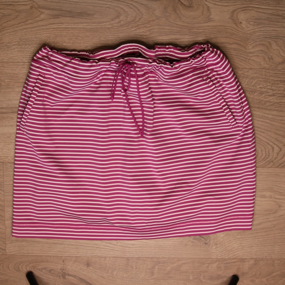 Chico's Zenergy Raspberry and White Striped Skort